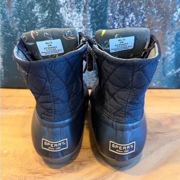 Sperry Women's Saltwater Quilted Duck Boots – Size 6 women’s (EUC) - Picture 3 of 13